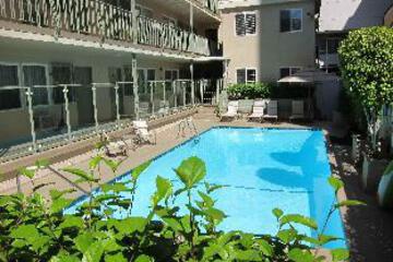 Swimming pool [outdoor]