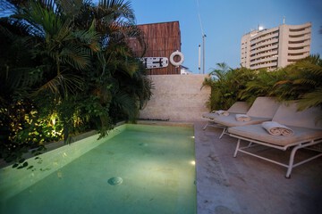 Rooftop pool
