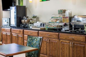 Breakfast/Coffee Service 25 of 30