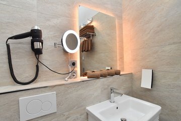 Bathroom sink
