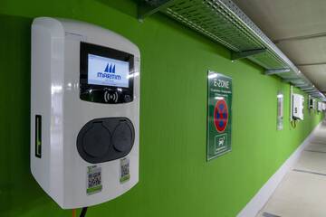 Electric vehicle charging station