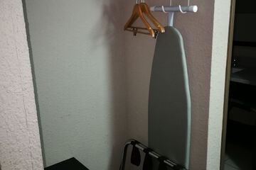 Iron/ironing board