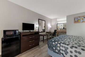 Room 16 of 42