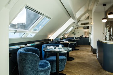 Lobby lounge