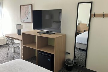 Room 9 of 16