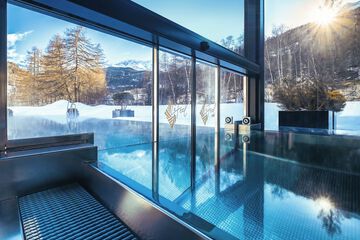 Indoor/outdoor pool