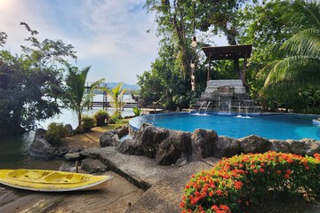 Pool waterfall