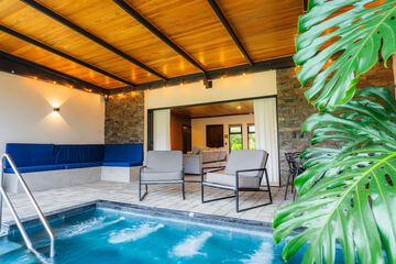 Private spa tub