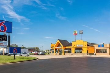 Motel 6 Clarksville TN