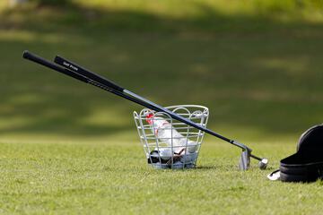 Indoor golf driving range