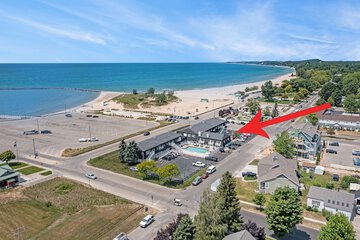 Snyders Shoreline Inn