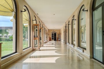 Handrails in hallways