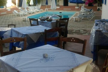 Poolside bar