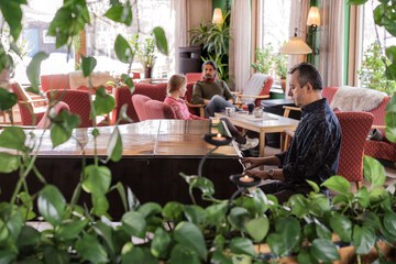Lobby lounge