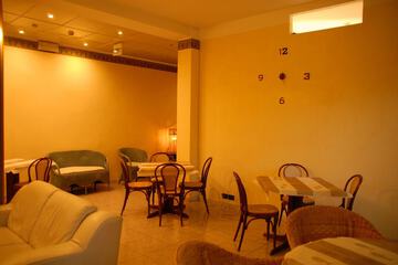 Lobby lounge