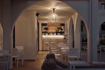 Poolside bar