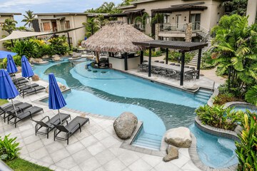 Swim-up bar