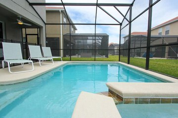 Indoor/outdoor pool
