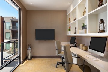 Business Center 36 of 36