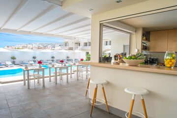 Poolside bar