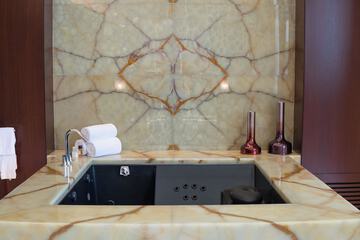 Jetted tub