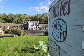 Olde Tavern Motel & Inn