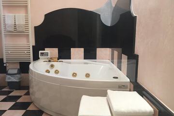 Jetted tub