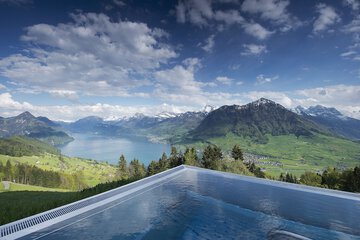 Infinity pool