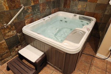 Private spa tub