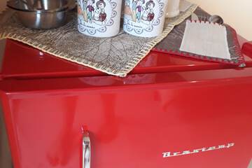 Mini-refrigerator