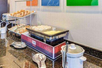Breakfast/Coffee Service 32 of 39
