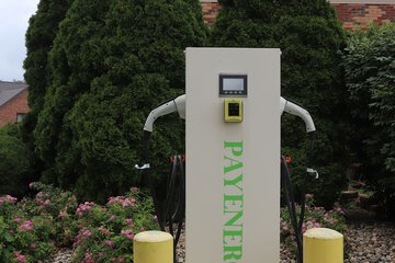 Electric vehicle charging station