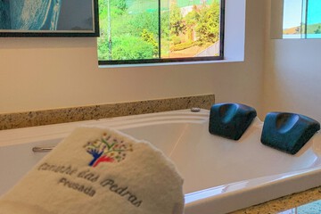 Private spa tub