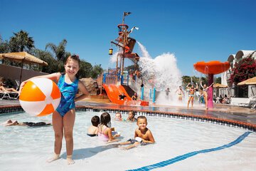 Howard Johnson by Wyndham Anaheim Hotel and Water Playground