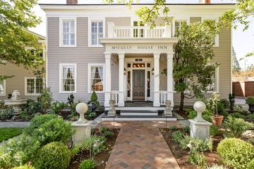 McCully House Inn