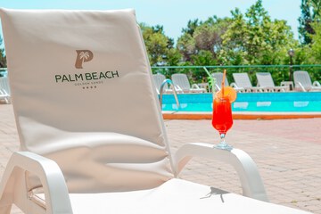 Poolside bar