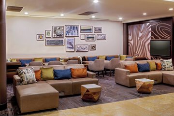 Lobby lounge