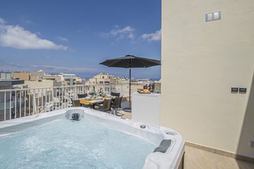 Private spa tub