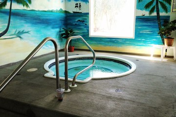 Indoor spa tub