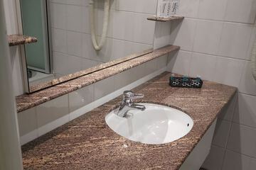 Bathroom sink