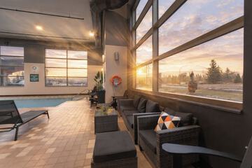 Indoor/outdoor pool