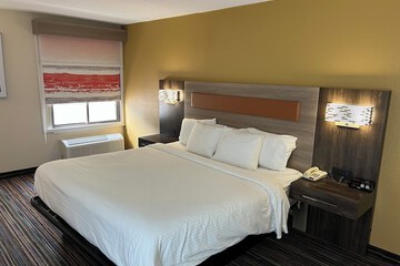 Room 5 of 10