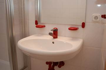 Bathroom sink