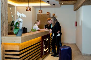 Check-in/check-out kiosk