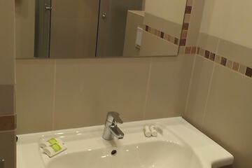 Bathroom sink