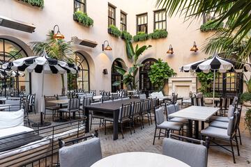 Breakfast area
