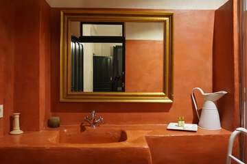 Bathroom sink