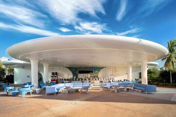 Poolside bar