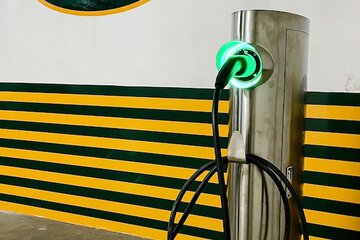Electric vehicle charging station