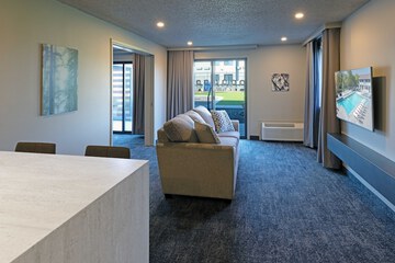 Room 42 of 80